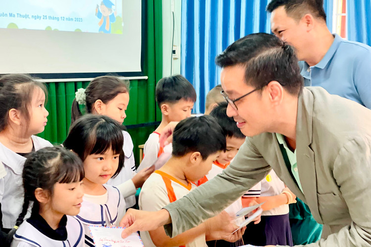 Quỹ Vì trẻ em khuyết tật Việt Nam: mang đến tình thương cho 226 em nhỏ có hoàn cảnh đặc biệt tại hai tỉnh Đắk Lắk và Đắk Nông