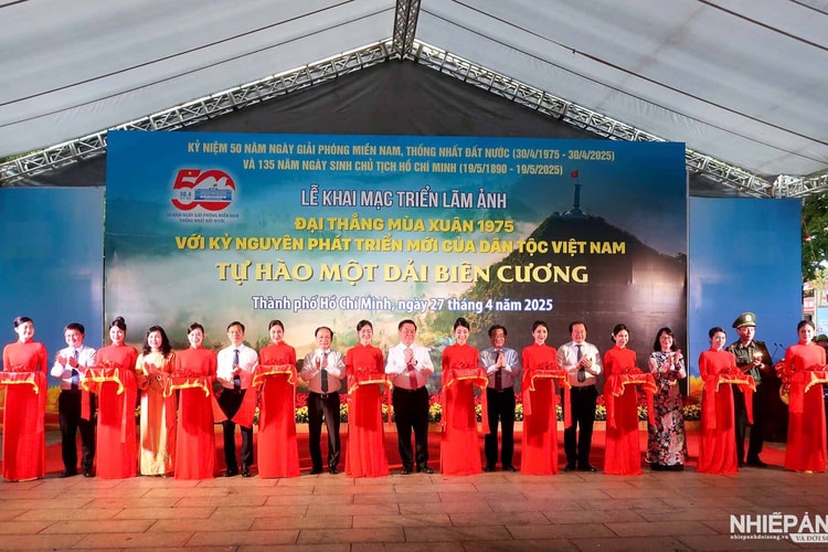 Triển lãm ảnh “Đại thắng mùa Xuân 1975 với kỷ nguyên phát triển mới của dân tộc Việt Nam” và “Tự hào một dải biên cương”