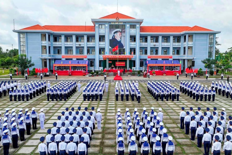 Thượng tướng Trịnh Văn Quyết dự Lễ Tuyên thệ chiến sĩ mới tại Trung tâm Huấn luyện, Vùng 2 Hải quân