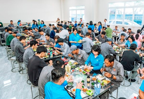 Âm áp bữa cơm Công đoàn Casumina tổ chức tại doanh nghiệp