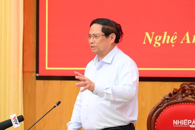 THỦ TƯỚNG CHÍNH PHỦ PHẠM MINH CHÍNH
Chỉ đạo nhanh chóng khắc phục hậu quả bão số 5
