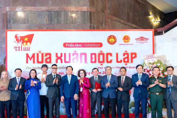 Triển lãm sơn mài "Mùa Xuân độc lập": Góc nhìn trẻ về lịch sử dân tộc 