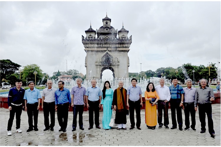 Việt - Lào hai nước chúng ta - Tình sâu hơn nước Hồng Hà, Cửu Long