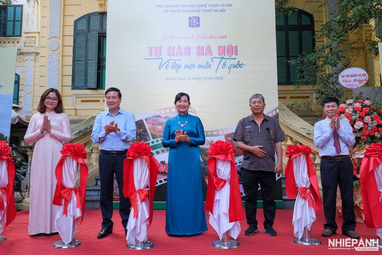 Khai mạc Triển lãm ảnh nghệ thuật Hà Nội lần thứ 55 với chủ đề “Tự hào Hà Nội – Vẻ đẹp mọi miền Tổ quốc”.