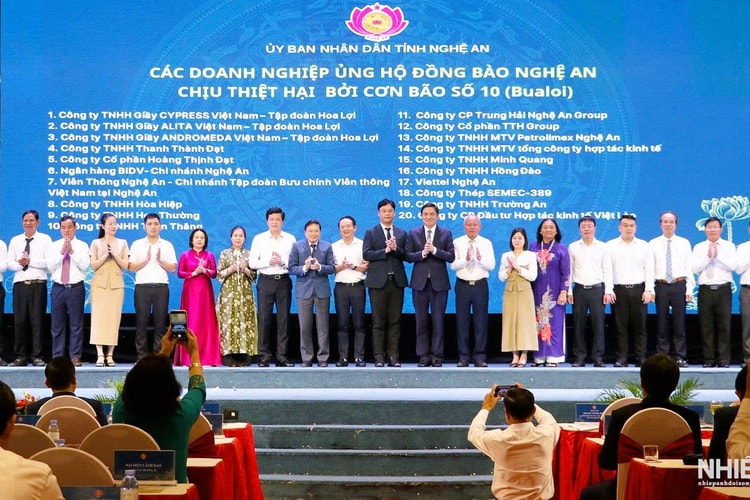 Tỉnh Nghệ An gặp mặt các doanh nghiệp, doanh nhân tiêu biểu nhân ngày Doanh nhân Việt Nam