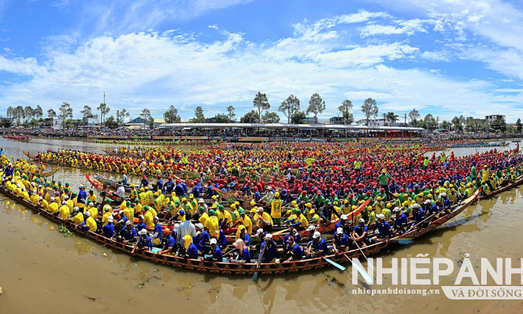 Tưng bừng giải đua ghe Ngo thành phố Cần Thơ năm 2025