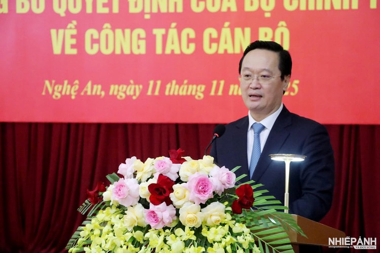 Đồng chí Nguyễn Khắc Thận giữ chức Bí thư Tỉnh ủy Nghệ An

