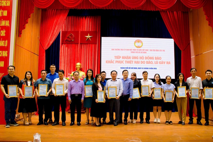 TP.HCM: Các doanh nghiệp ủng hộ đồng bào vùng lũ hơn 4 tỷ đồng