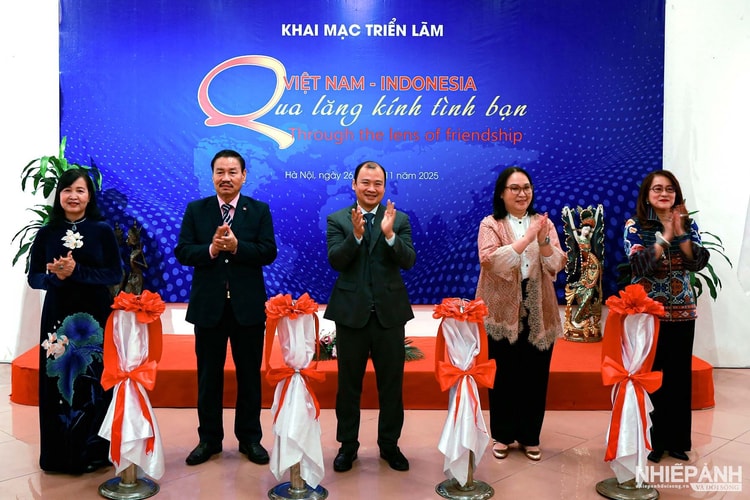 Triển lãm ảnh nghệ thuật “Việt Nam - Indonesia: Qua lăng kính tình bạn”
