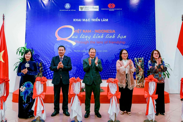 Triển lãm ảnh nghệ thuật “Việt Nam - Indonesia: Qua lăng kính tình bạn”