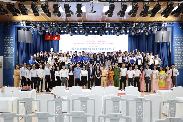 Báo Công lý trao giải các cuộc thi trực tuyến về an toàn giao thông