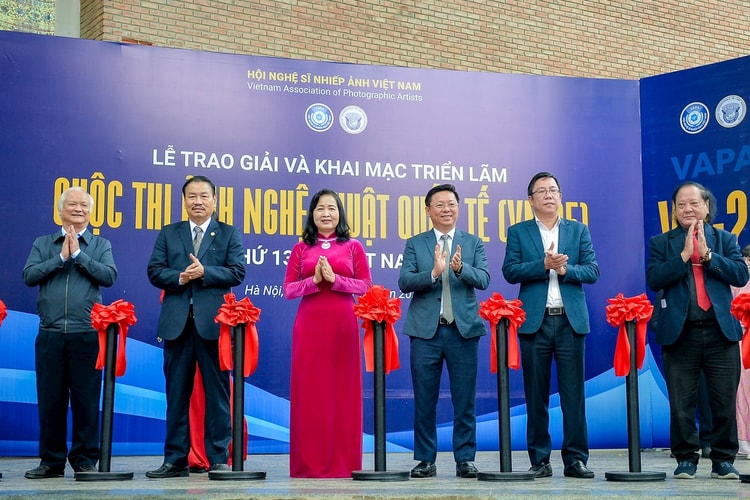 Trao giải và khai mạc Triển lãm cuộc thi Ảnh nghệ thuật quốc tế lần thứ 13 năm 2025 tại Việt Nam (VN-25) 