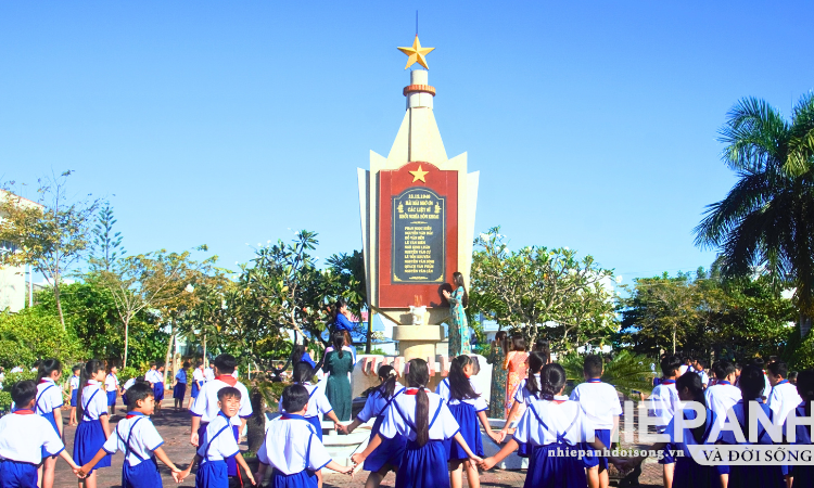 Tự hào Ngày truyền thống cách mạng 13/12