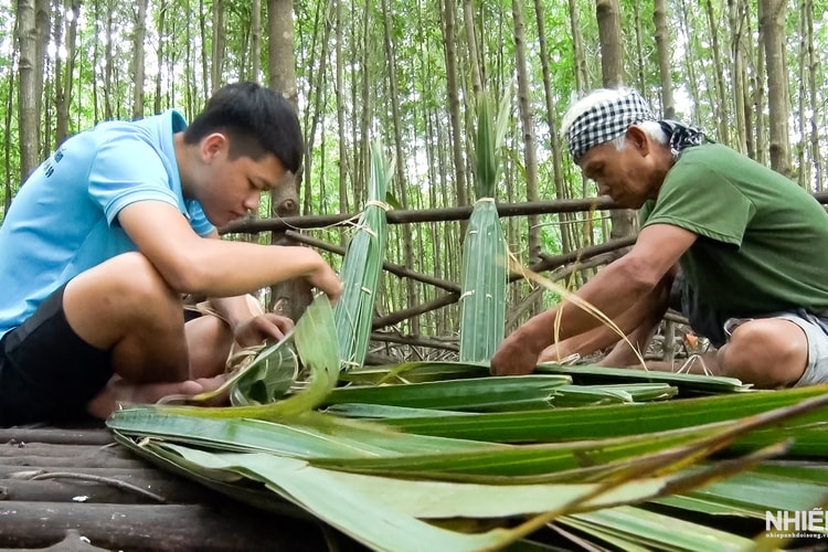 Nghề săn cá thòi lòi