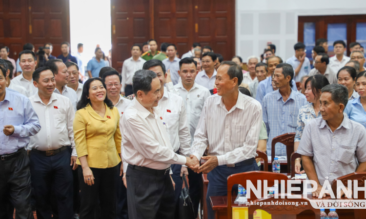 Chủ tịch Quốc hội Trần Thanh Mẫn tiếp xúc cử tri tại thành phố Cần Thơ