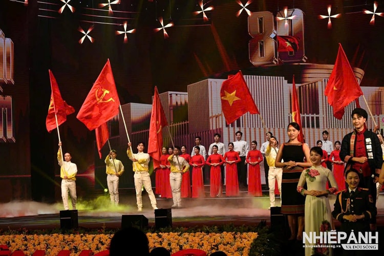 Những khoảnh khắc nghệ thuật đặc sắc tại Lễ trao Giải Diên Hồng 2026