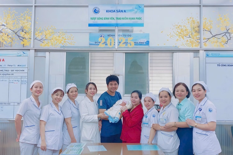 Ca song thai phức tạp chạm cột mốc y văn thế giới