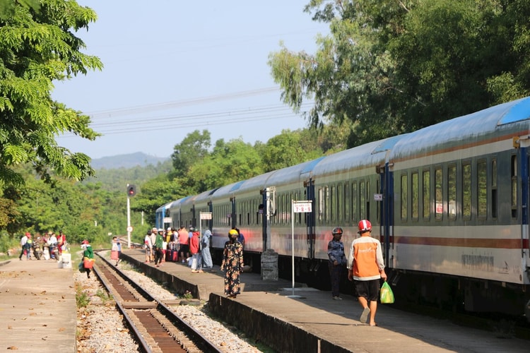Ngành đường sắt tăng cường tàu khu đoạn phục vụ Tết Bính Ngọ 2026