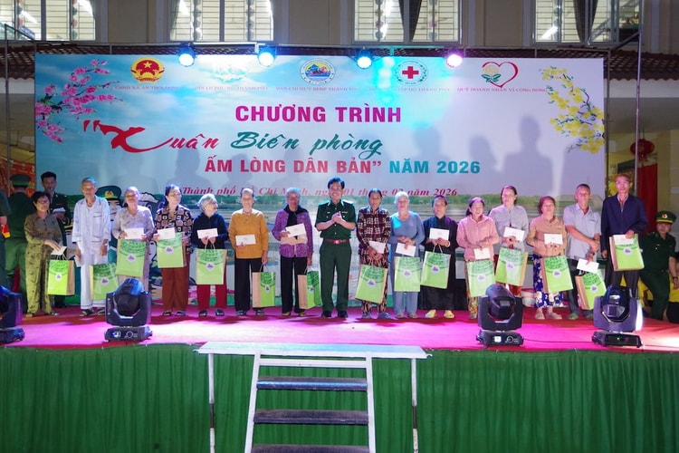 TP.HCM: Trao hơn 500 phần quà Tết cho người dân xã An Thới Đông 