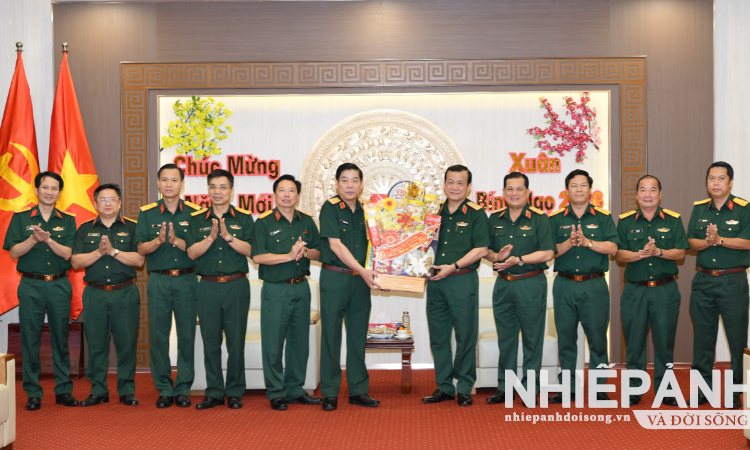 Thượng tướng Nguyễn Văn Gấu: Lực lượng vũ trang Quân khu 9 vui tết, sẵn sàng chiến đấu cao