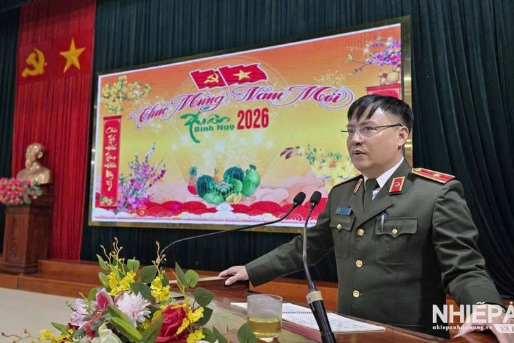 Giám đốc Công an tỉnh Quảng Trị thăm, chúc Tết các đơn vị và tri ân nguyên lãnh đạo qua các thời kỳ