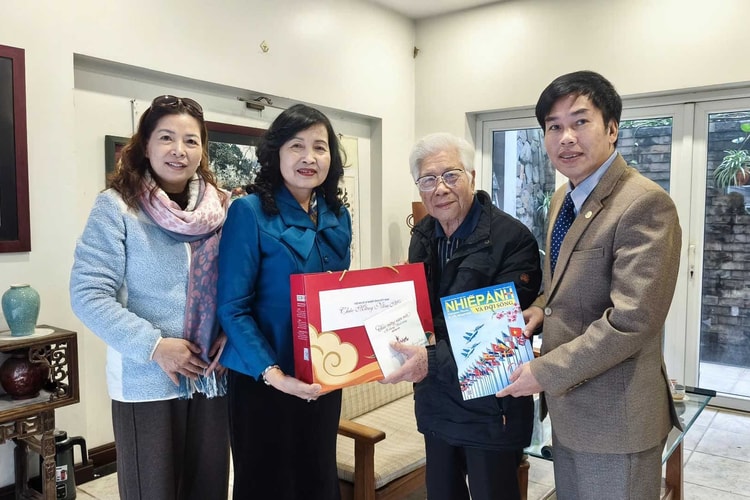 Lãnh đạo Hội Nghệ sĩ Nhiếp ảnh Việt Nam thăm, chúc Tết các nghệ sĩ nhiếp ảnh nhân dịp Xuân Bính Ngọ 2026