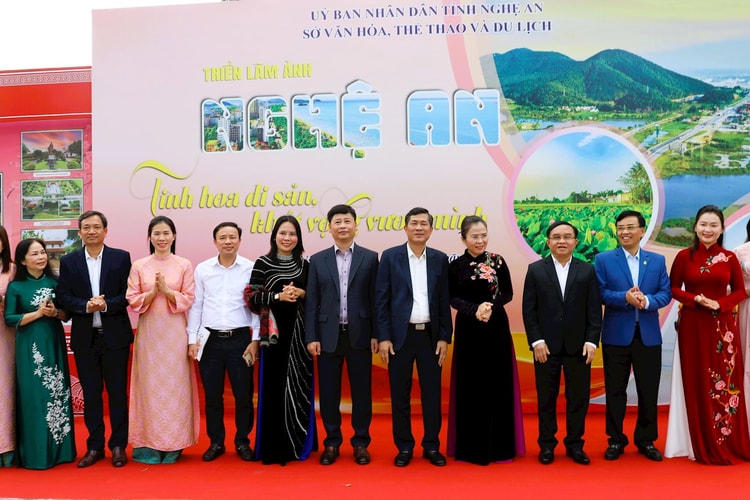 NGHỆ AN
Tưng bừng Khai mạc Hội báo Xuân Bính Ngọ -  2026, triển lãm ảnh “Nghệ An – Tinh hoa di sản, khát vọng vươn mình”
