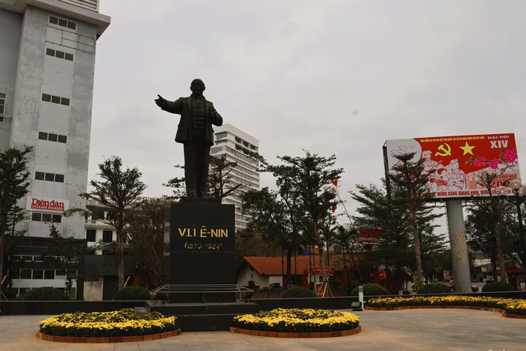 RỰC RỠ ĐƯỜNG HOA XUÂN TẾT BÍNH NGỌ TRÊN QUÊ HƯƠNG BÁC

