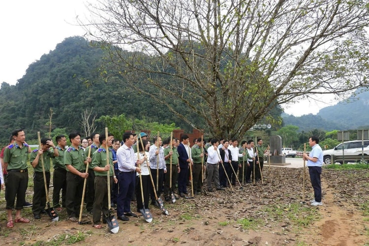 Vườn quốc gia Phong Nha - Kẻ Bàng phát động phong trào “Tết trồng cây đời đời nhớ ơn Bác Hồ” Xuân Bính Ngọ 2026
