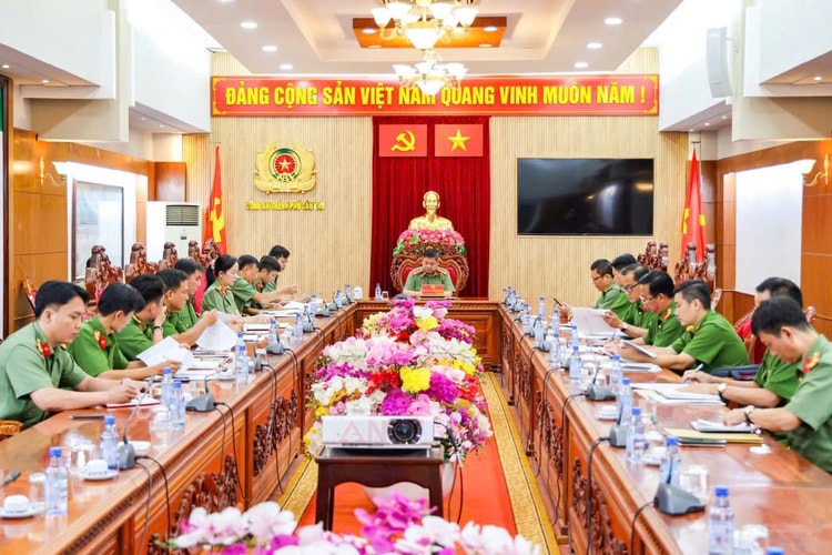 Công an thành phố Cần Thơ họp xét chuyển chế độ chuyên nghiệp đối với hạ sĩ quan nghĩa vụ năm 2026