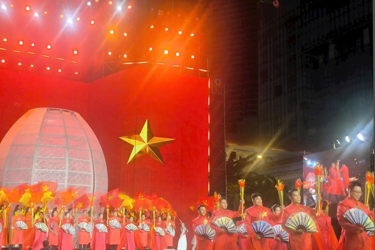 Đội “Vàng son tên Bác” đoạt giải nhất "Duyên dáng áo dài" TPHCM lần thứ 12