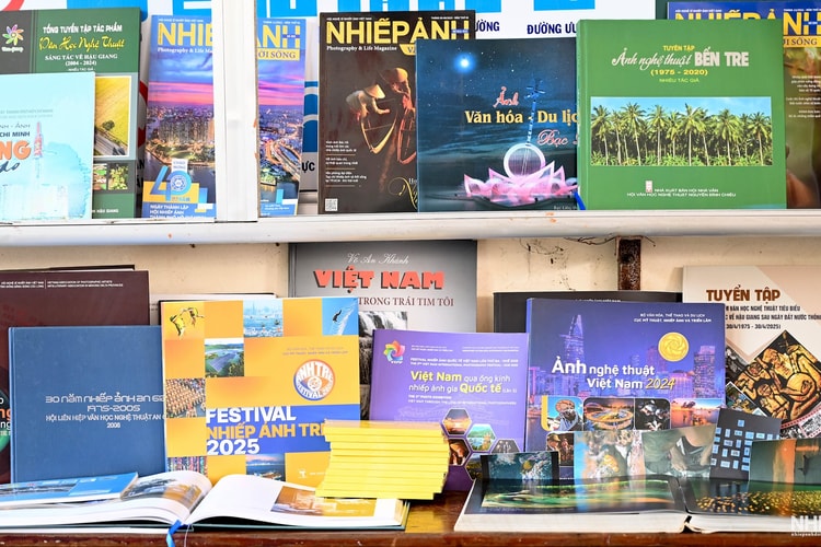 Một cách làm mới từ Câu lạc bộ học sinh “Góc sách Nhiếp ảnh”