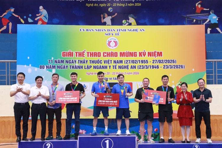 Đôi lãnh đạo Bệnh viện Đa khoa Đông Âu vô địch Pickleball Giải thể thao ngành Y tế Nghệ An