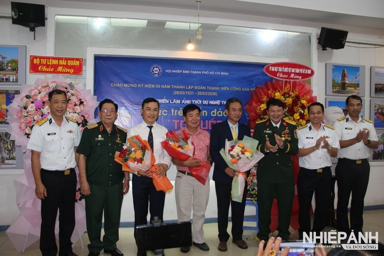 Khai mạc triển lãm ảnh “Sức trẻ biển đảo Tổ quốc”