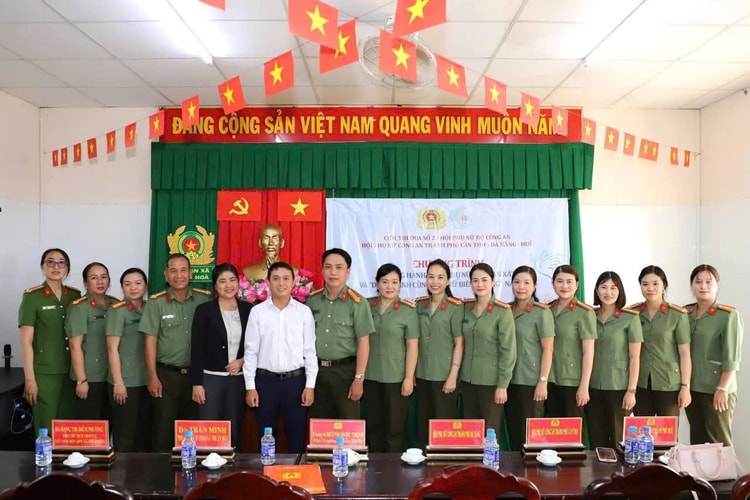 Chương trình “Đồng hành cùng phụ nữ Công an xã” và “Đồng hành cùng phụ nữ biên cương” năm 2026