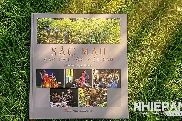 Ra mắt sách ảnh “Sắc màu các dân tộc Việt Nam” của Nghệ sĩ Nhiếp ảnh Văn Ngọc Nhuần
