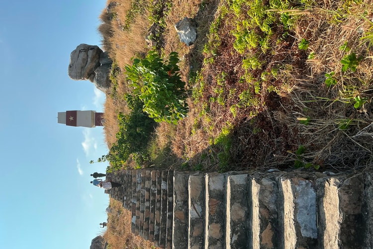 Màu xanh giữa nắng gió khốc liệt của Hòn Nhạn