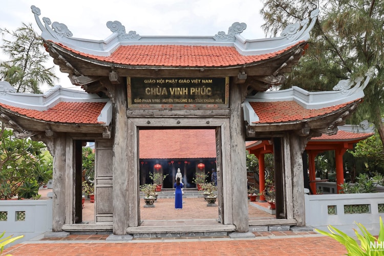 “Cột mốc tâm linh” nơi đảo xa