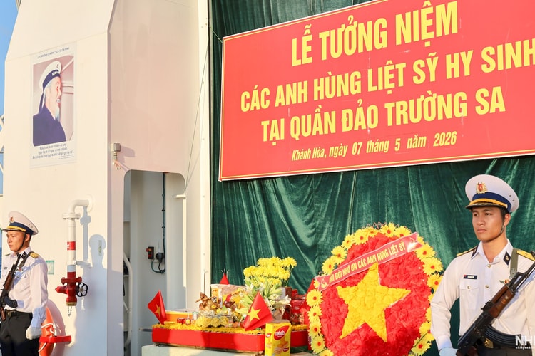Tri ân các anh hùng liệt sĩ trên biển, đảo Trường Sa