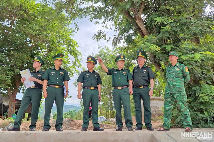 Thiếu tướng Nguyễn Văn Thiện kiểm tra công tác trinh sát, phòng chống tội phạm và cửa khẩu tại BĐBP Quảng Trị

