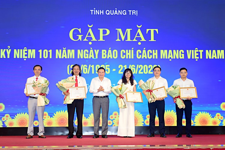 (Ảnh) - Quảng Trị gặp mặt kỷ niệm 101 năm Ngày Báo chí Cách mạng Việt Nam

