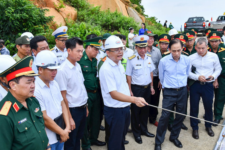Đoàn công tác liên ngành Bộ Ngoại giao khảo sát các dự án trọng điểm tại Cà Mau