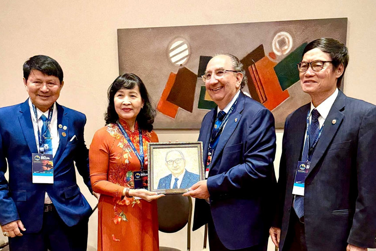 Ông Riccardo Busi tái đắc cử Chủ tịch Liên đoàn Nhiếp ảnh Nghệ thuật Quốc tế (FIAP)