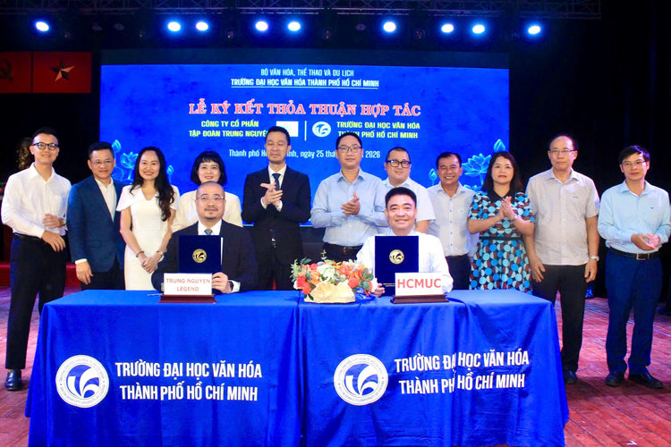 KẾT NỐI TRI THỨC VÀ DOANH NGHIỆP:
TRƯỜNG ĐẠI HỌC VĂN HÓA TP. HỒ CHÍ MINH KÝ KẾT HỢP TÁC VỚI TẬP ĐOÀN TRUNG NGUYÊN
