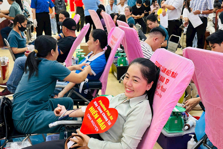 Phường Phú An, TP. Hồ Chí Minh: Đông đảo người dân tham gia hiến máu tình nguyện 