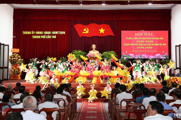 Cần Thơ họp mặt kỷ niệm 81 năm Cách mạng tháng Tám thành công và Quốc khánh 2-9 