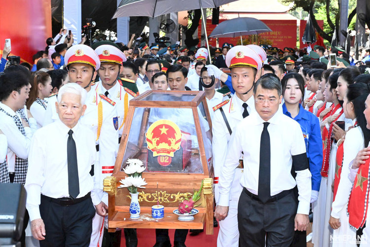 Đồng bào TP Hồ Chí Minh xúc động tiễn đưa 731 liệt sĩ về nơi an nghỉ